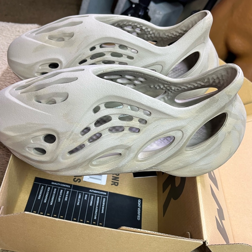 Yeezy Foam Runner Sage Color Size 10 - image 6